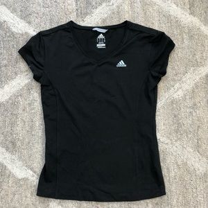 💘 Adidas Athletic T-shirt - v-neck